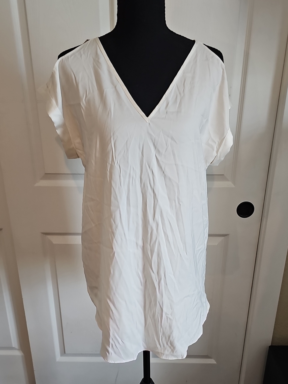Express White V-Neck Cold-Shoulder Top